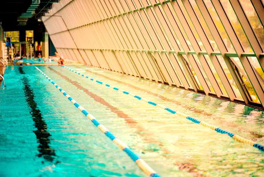 玉州成人混凝土钢结构游泳池项目